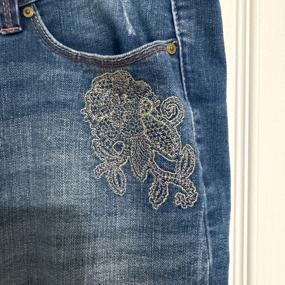 Vintage America Blues Boho Skinny embroidered, distressed jeans, size 6 - Picture 3 of 5